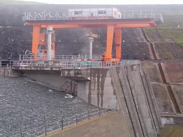 安徽蚌埠壩頂門機廠家不斷進行技術革新