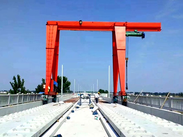 云南麗江輪胎門式起重機廠家輪胎式集裝箱龍門