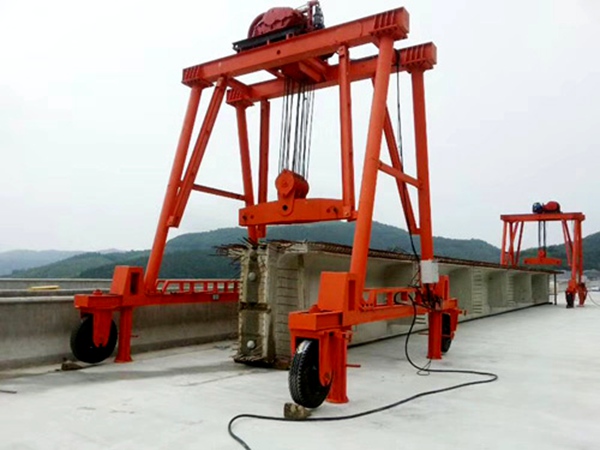 00～900的直角轉向機構的輪胎式集裝箱門式起重機